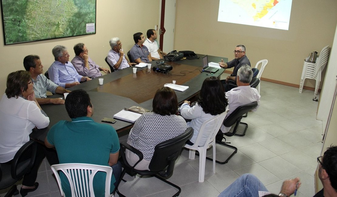 Projeto do novo aeroporto de Arapiraca é apresentado em reunião