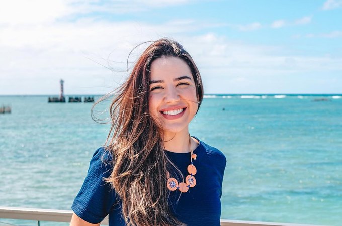 Secretária de Turismo de Alagoas sofre fratura durante viagem e compartilha estado de saúde