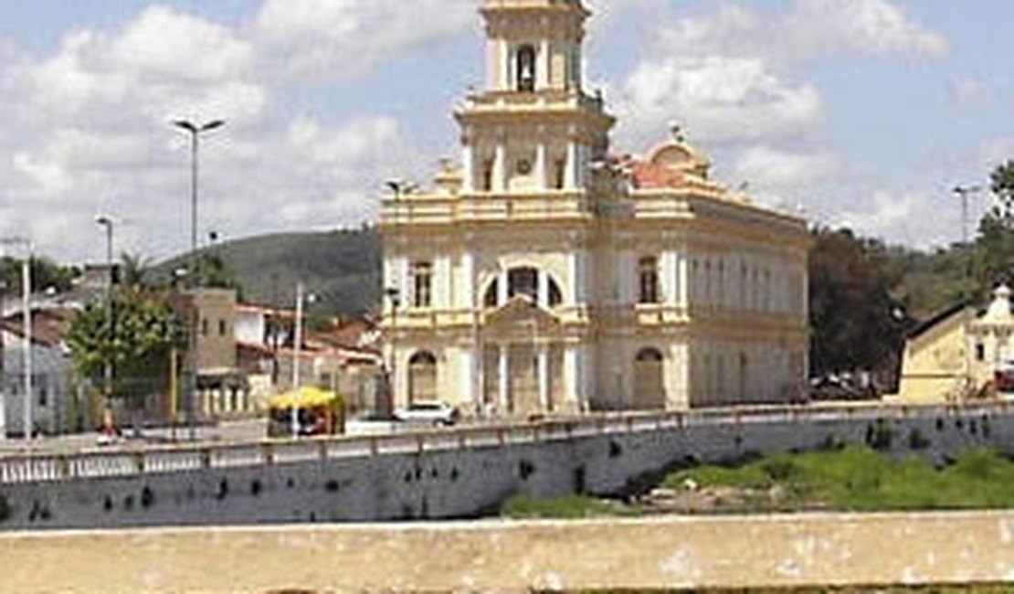 Homem morre esfaqueado após flagrar traição da mulher