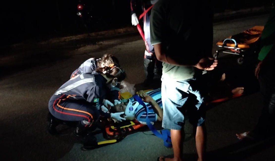 Motociclista colide com carroça e tem itens roubados após acidente, em Arapiraca