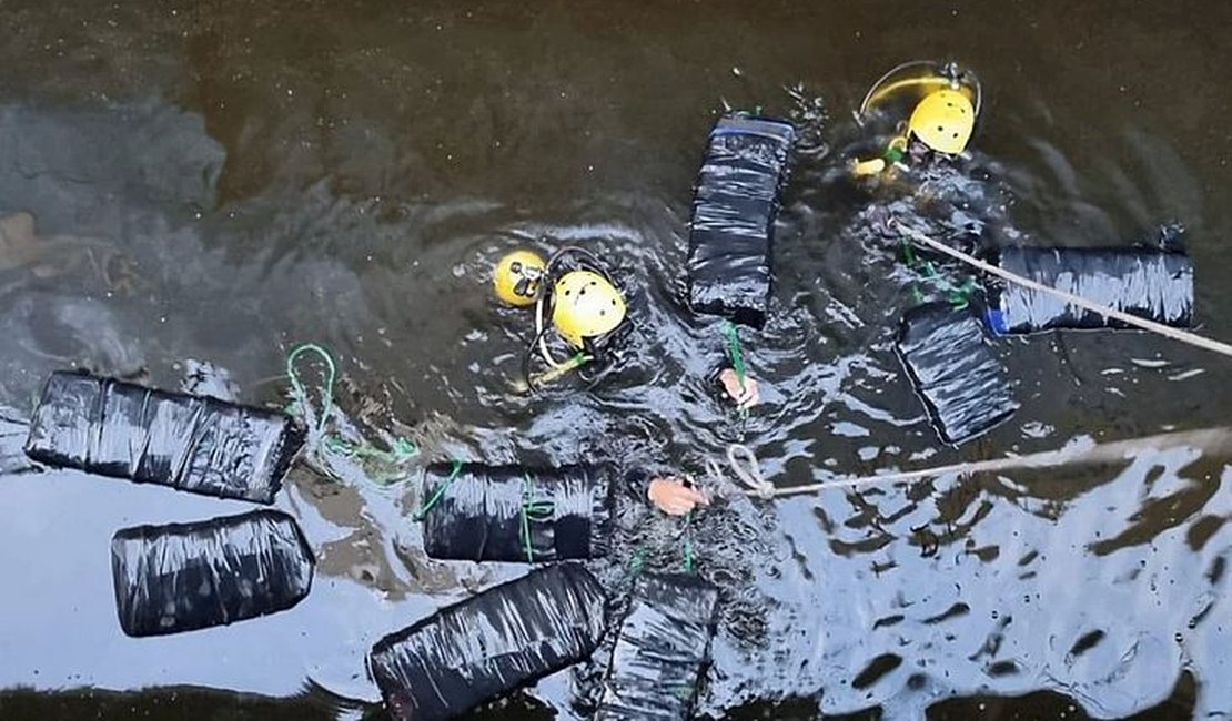 Marinha apreende mais de 200 kg de cocaína escondidos em casco de navio no Porto de Santos