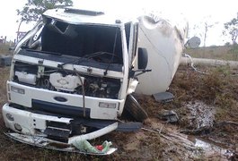 Caminhão-pipa colide frontalmente com veículo na AL 130