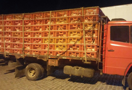 Secretaria da Fazenda autua caminhões carregados com 5.000 frangos