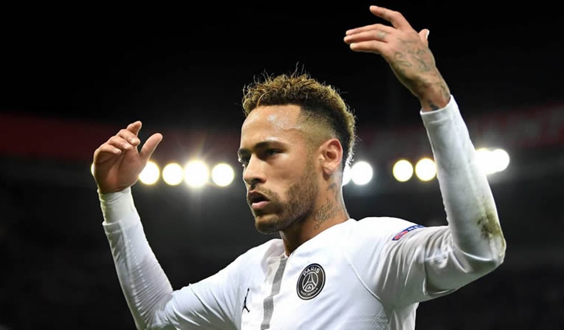 Em seu retorno ao PSG, Neymar é xingado pela torcida