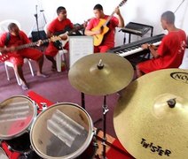 Musicoterapia incentiva profissionalização e resgata autoestima de reeducandos em Alagoas