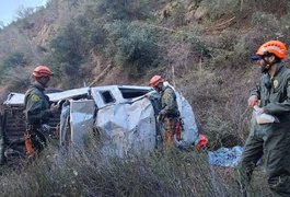 Mulher sobrevive após despencar de cânion com carro e ficar quatro dias presa em ferragens