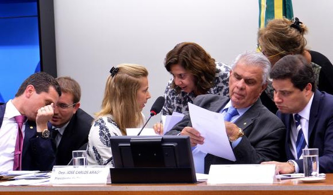 Votação sobre processo de Cunha no Conselho de Ética ocorre hoje (09)