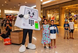 Rolê com a Pilili leva treinamento na urna eletrônica ao Maceió Shopping neste fim de semana