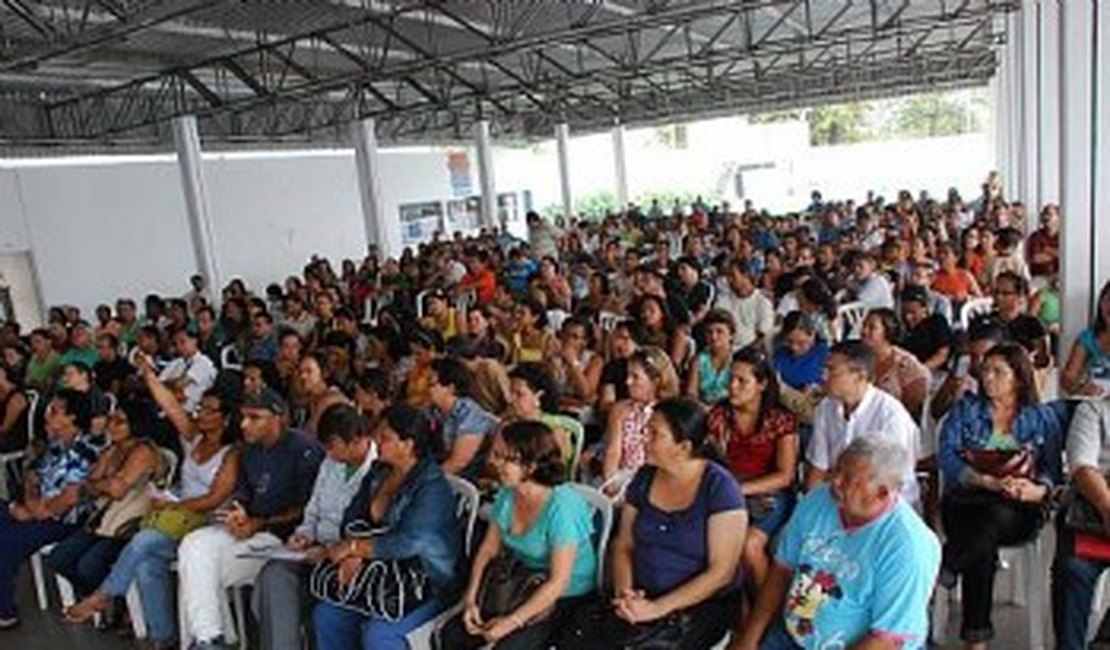 Servidores da Educação aceitam reajuste e encerram greve