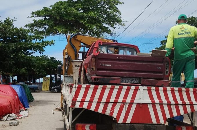 DMTT intensifica operação para retirar veículos abandonados das ruas de Maceió