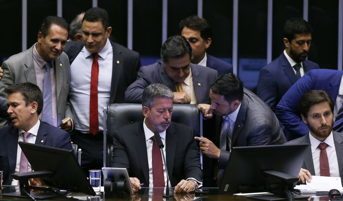 Câmara exclui Fundeb e Fundo do DF do novo arcabouço fiscal