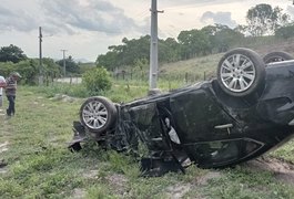 Capotamento de carro é registrado em trecho da AL-487, em Traipu