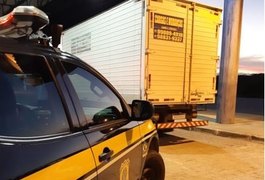 PRF em Alagoas recupera caminhão roubado em Mata Grande