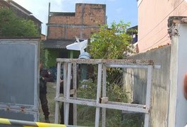 Avião de pequeno porte cai sobre casa em Nova Iguaçu (RJ) e piloto morre
