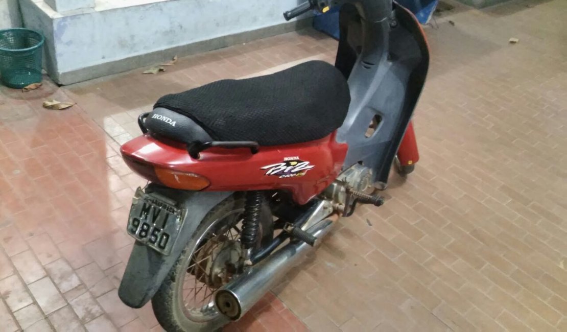 PM recupera motocicleta roubada no bairro Manoel Teles, em Arapiraca
