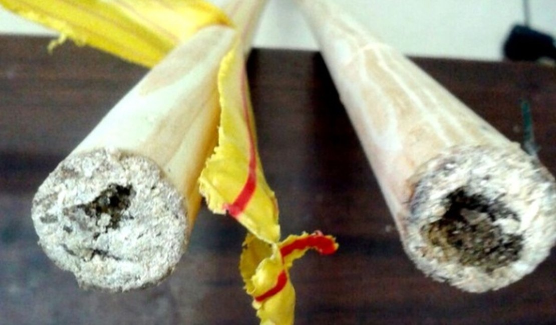 Mulher tenta entrar em presídio com drogas em cabos de vassoura