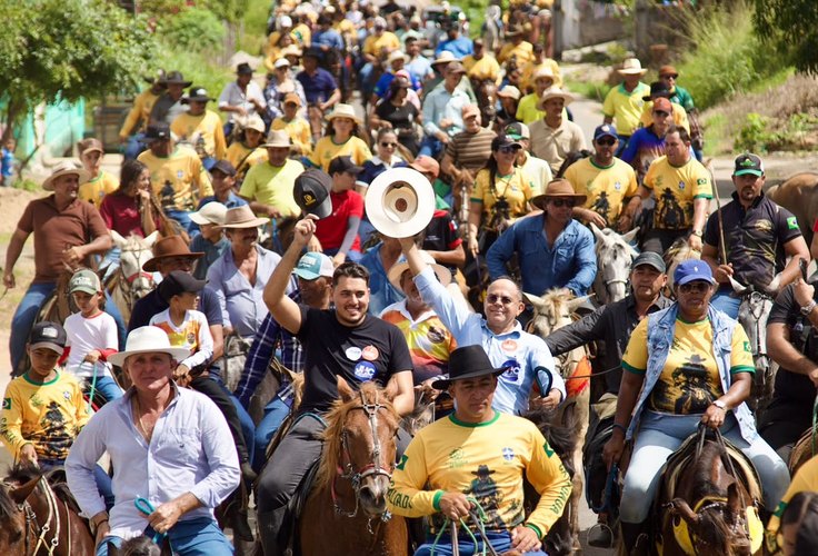 Gilvan Barros prestigia cavalgadas e recebe apoio popular em Igreja Nova e Feliz Deserto