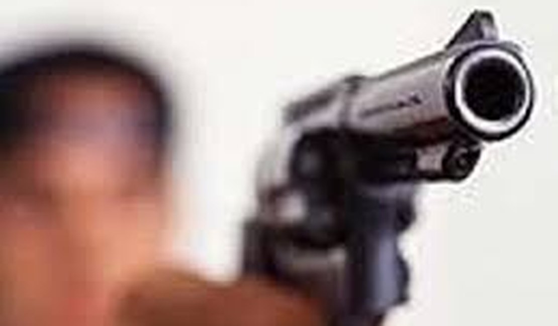 Troca de tiros deixa um morto e outro ferido em Maceió