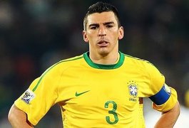Ex-zagueiro e capitão da seleção brasileira, Lúcio é internado em Brasília após sofrer queimaduras