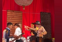 Com Marina Ferrari, Nattan grava clipe do sucesso 'Tem cabaré essa noite' em Alagoas