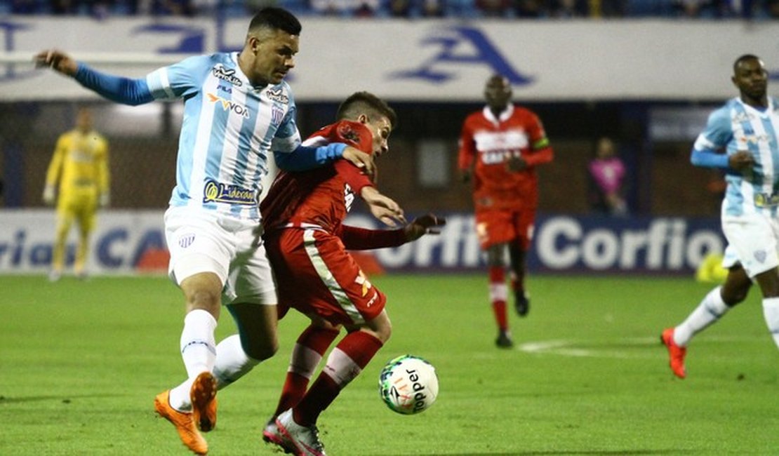 Com gol aos 46 do segundo tempo, CRB perde para Avaí por 2 x 1