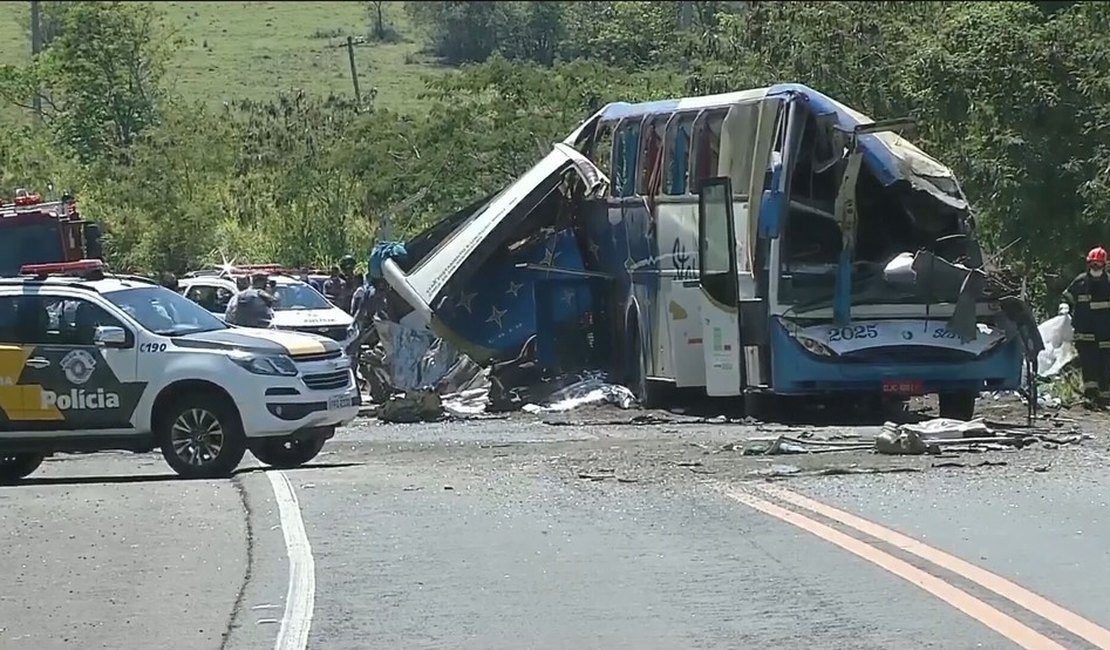 Empresa de ônibus envolvida em acidente com mais de 40 mortos é clandestina