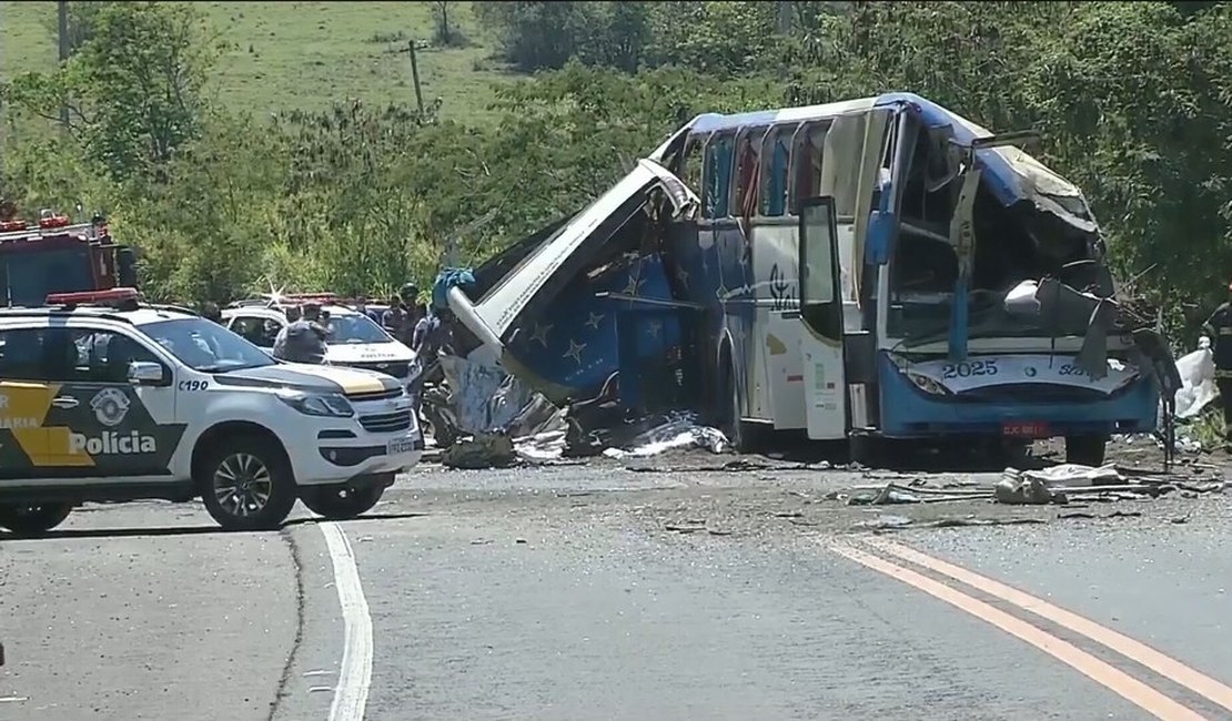 Empresa de ônibus envolvida em acidente com mais de 40 mortos é clandestina