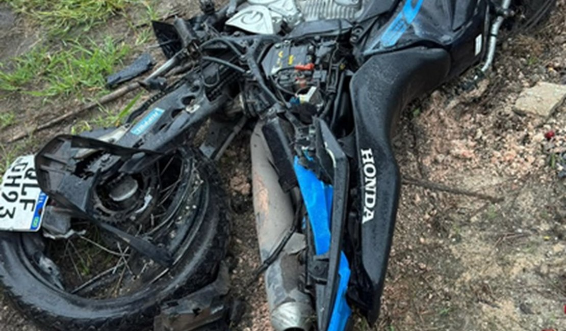 Acidente deixa mulher morta e outra ferida na AL-220, em Campo Alegre