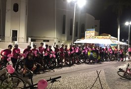 Em apoio ao Outubro Rosa e incentivo à atividade física, ciclistas pedalam pelas ruas de Arapiraca