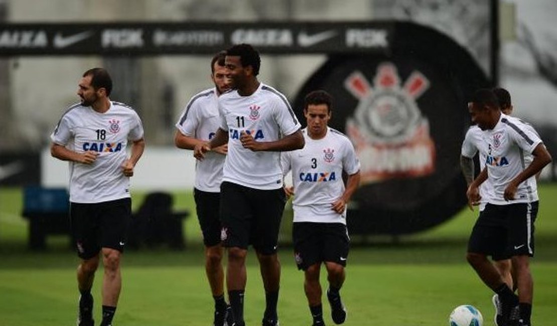 Tite escala força máxima para encarar o São Paulo neste domingo