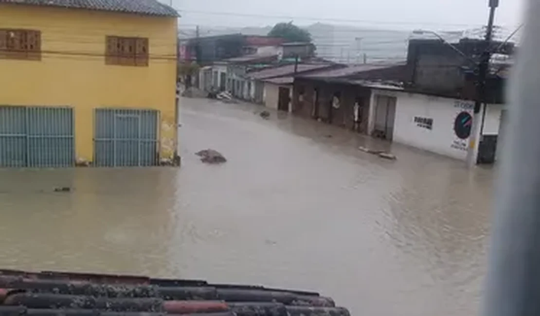 Defesa Civil alerta para risco de chuva intensa e possíveis deslizamentos no litoral norte de Alagoas