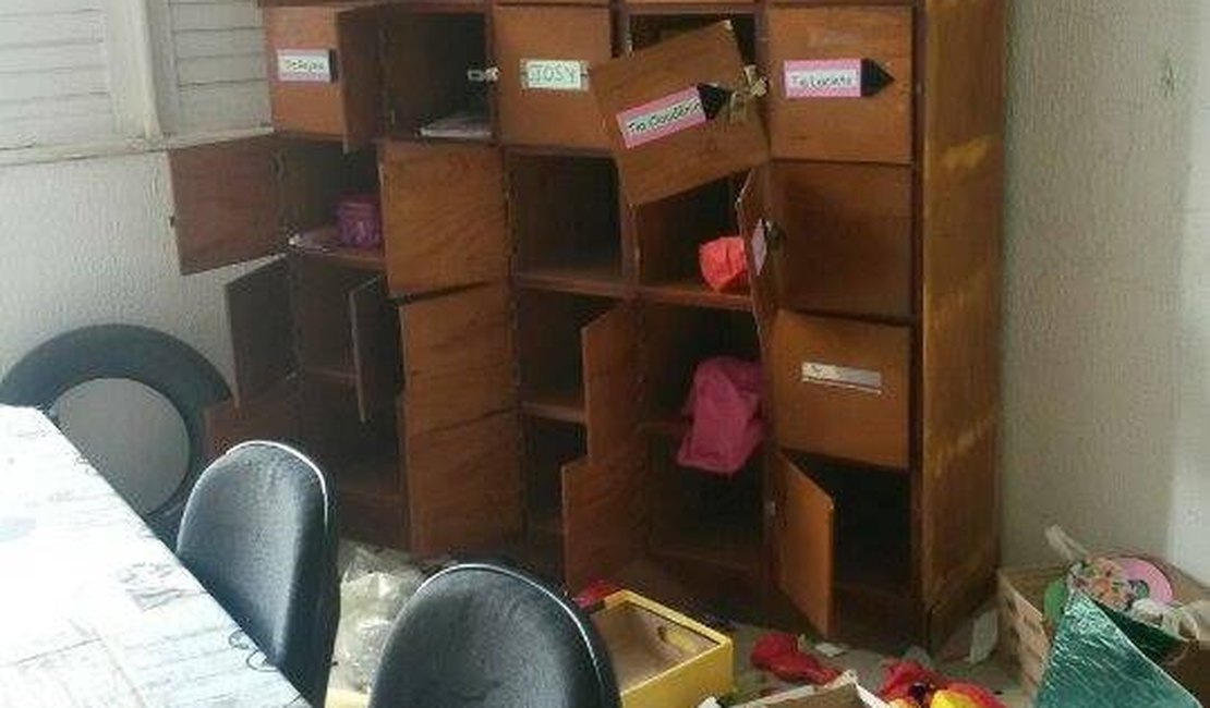 Vândalos invadem e roubam creche no Conjunto Brisa do Lago em Arapiraca
