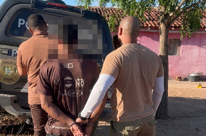 Conhecido como 'vampiro', homem que ameaçava 'beber sangue' de mãe e irmã é preso em Canapi