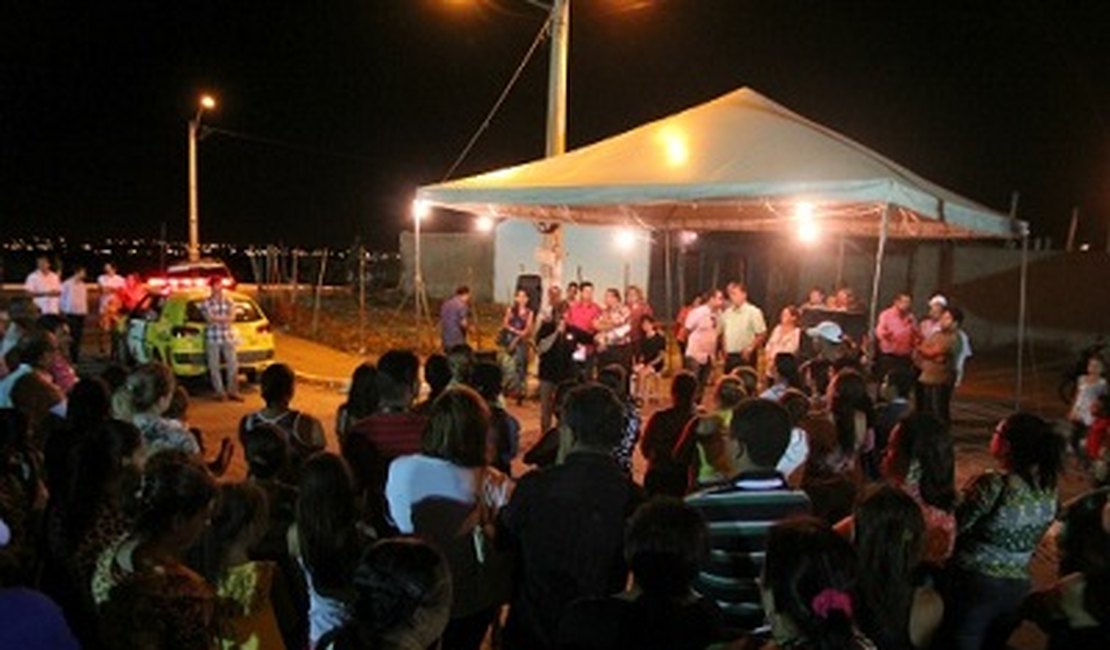 Prefeitura entrega iluminação a 1 mil famílias no N. Srª Aparecida