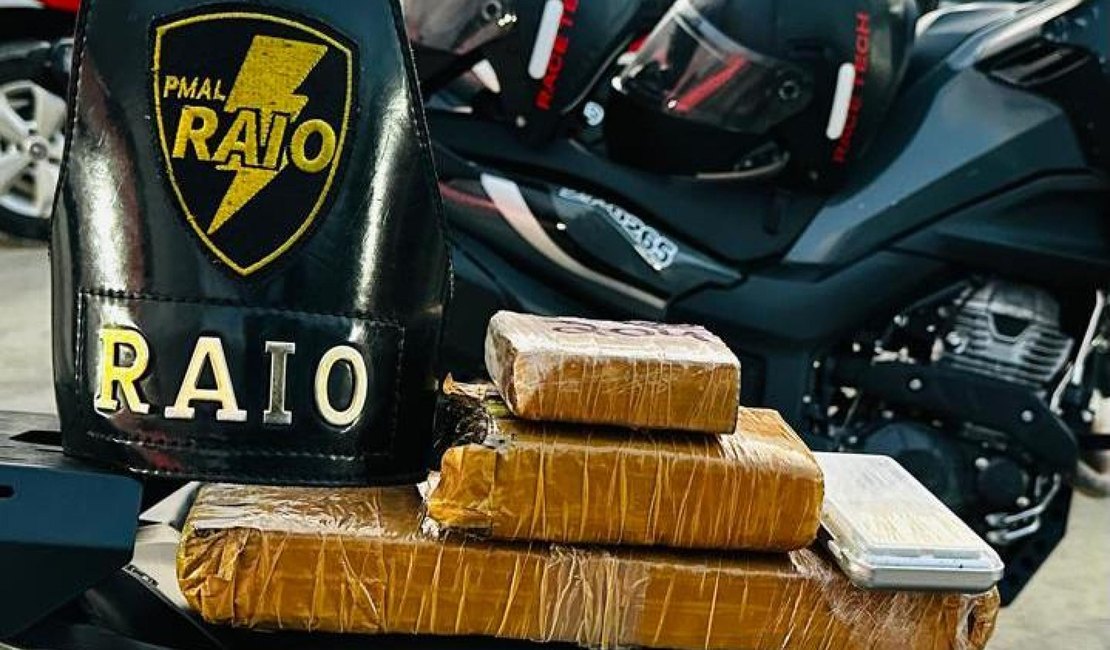 Polícia Militar apreende duas armas, um simulacro e drogas