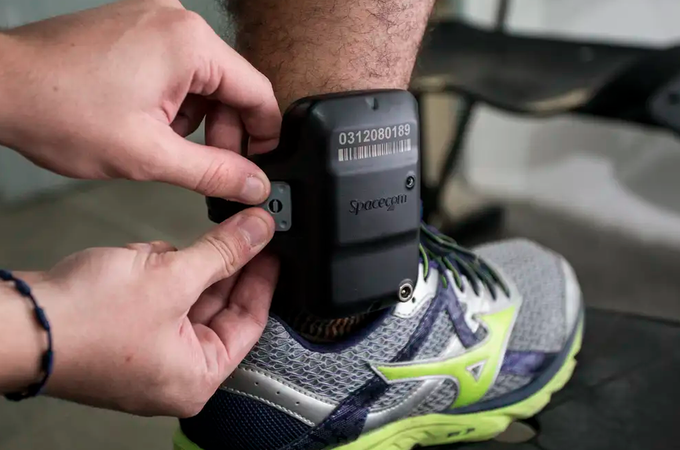 Senado aprova uso imediato de tornozeleira por agressor de mulher