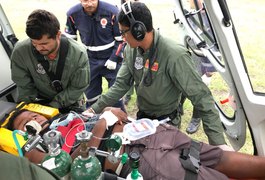 Vídeo: Garoto cai de muro e tem abdômen perfurado por vergalhão