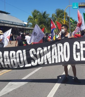 Vídeo: Manifestantes saem às ruas em atos a favor e contra Bolsonaro em Alagoas
