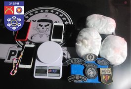 Ao atender denúncia de abandono de incapaz, polícia flagra drogas em residência em Arapiraca