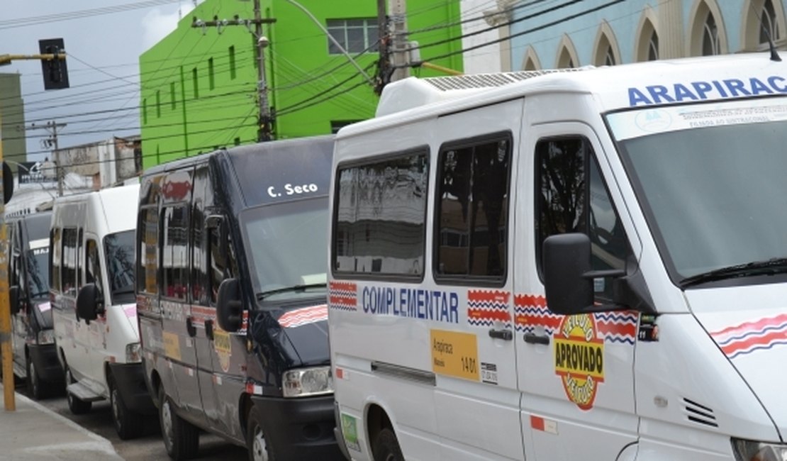 Motoristas da Coopervan bloqueiam rodovias no Sertão de AL