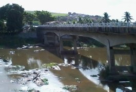 Homem é encontrado morto boiando no Rio Paraíba, em Atalaia