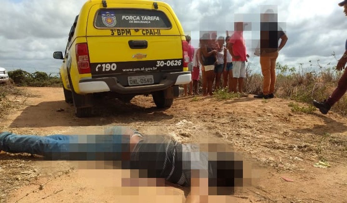 Populares encontram corpo masculino dentro de sitio de mandioca, em Arapiraca