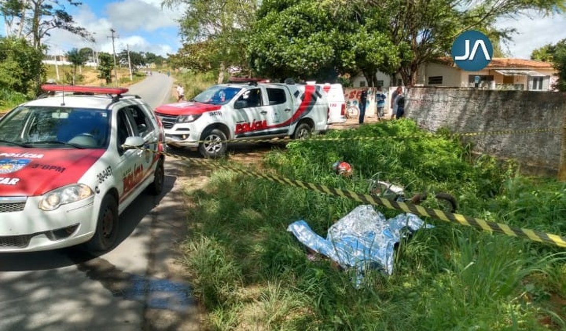 Um suspeito é morto e outro ferido momentos após roubar motocicleta em Arapiraca