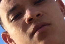 Após ser intimado para depor, adolescente é assassinado a tiros na frente da mãe em Maceió