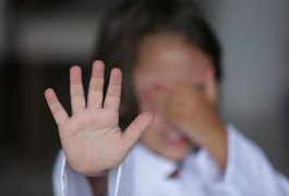 Três homens são presos e dois adolescentes apreendidos suspeitos de estuprar menina de 7 anos em AL