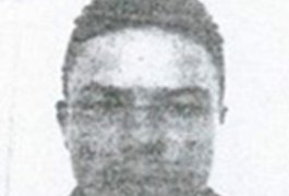 Polícia procura homem suspeito de estuprar filha e infectá-la com o vírus HIV, em AL