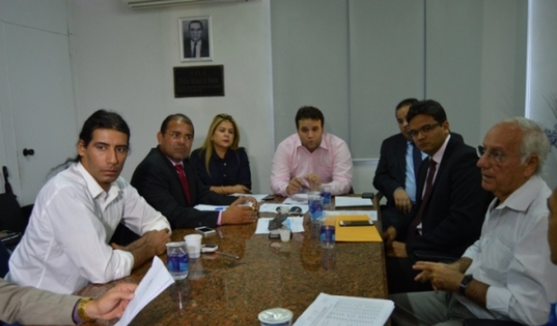 Procon Alagoas discute preço dos combustíveis na Câmara de Vereadores