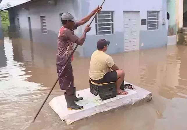 Chuvas que estão provocando destruição e mortes em Pernambuco chegam a Alagoas; menor intensidade é esperada