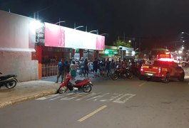 Pai e filho são executados enquanto conversavam em mesa de bar em Campo Grande