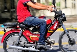 Detran prorroga por 180 dias porte obrigatório para condutores de cinquentinhas